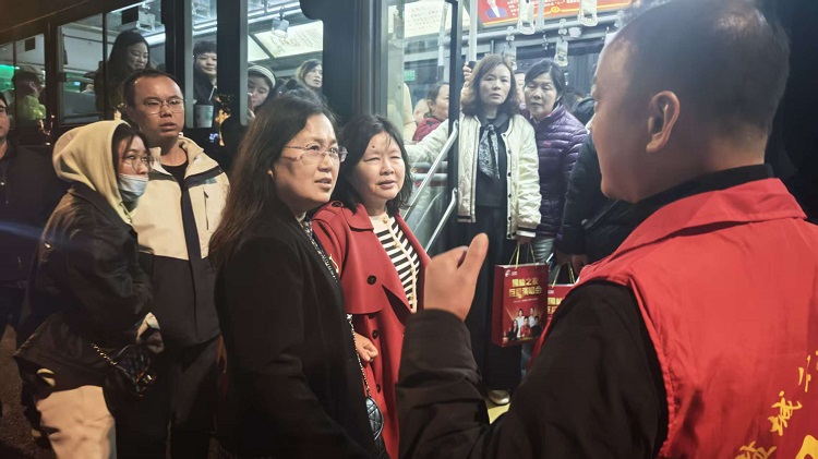 �����o(h��)������(l��)ʢ����ů�ķ���(w��)��ȼ�ǹ�֮ҹ